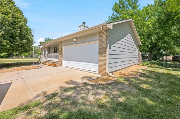 6156 N Sullivan Rd, Wichita, KS 67204