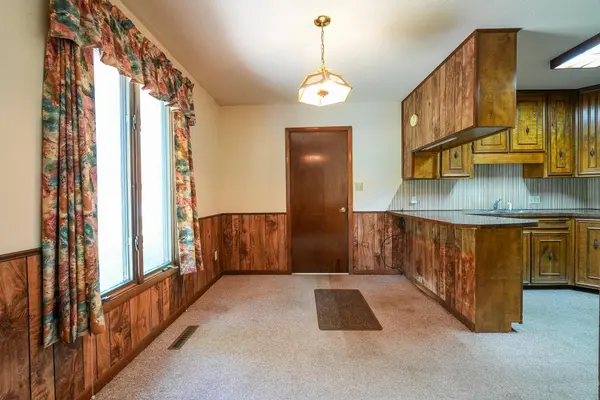 1009 Country Club Dr, Eureka, KS 67045
