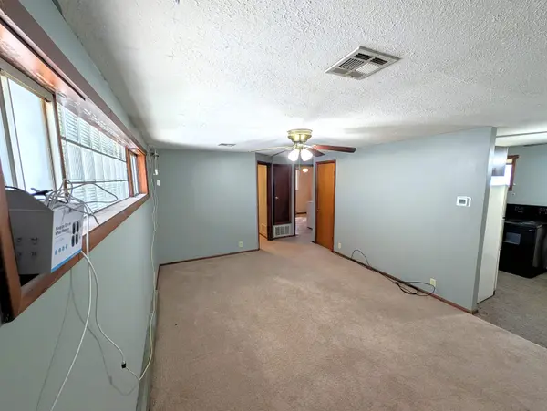 1206 N 8th St, Salina, KS 67401
