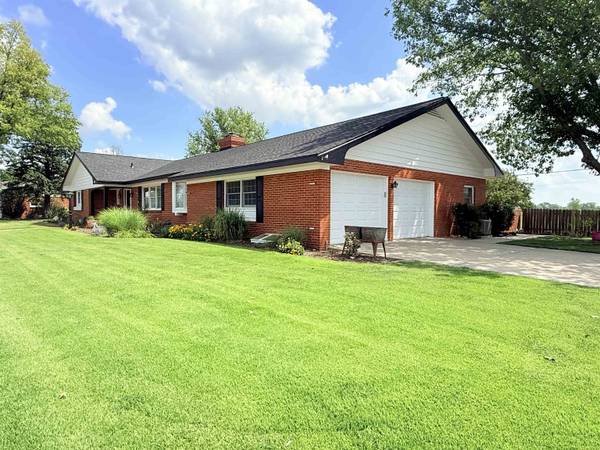 312 Willow Rd., Hillsboro, KS 67063