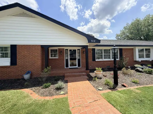 312 Willow Rd., Hillsboro, KS 67063