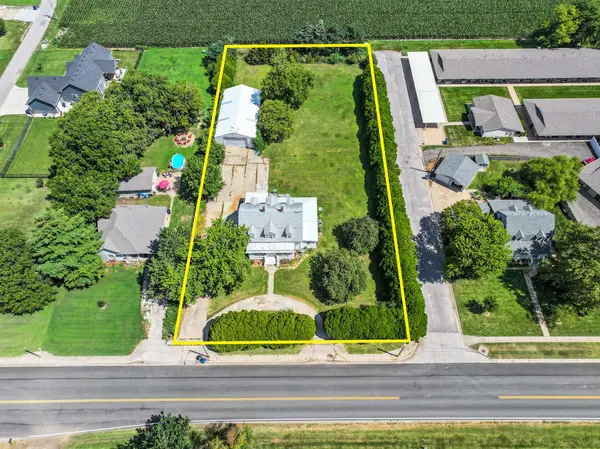 438 E Main St, Mount Hope, KS 67108