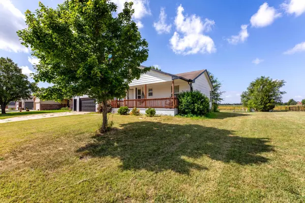 605 Clover Ln., Hesston, KS 67062