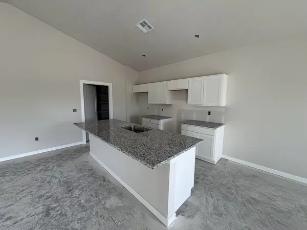 5651 Plumthicket St, Bel Aire, KS 67226