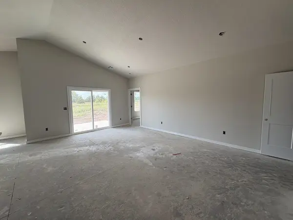 5651 Plumthicket St, Bel Aire, KS 67226