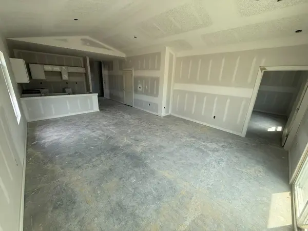 5701 Plumthicket St, Bel Aire, KS 67226