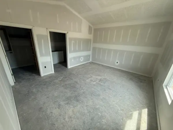 5701 Plumthicket St, Bel Aire, KS 67226