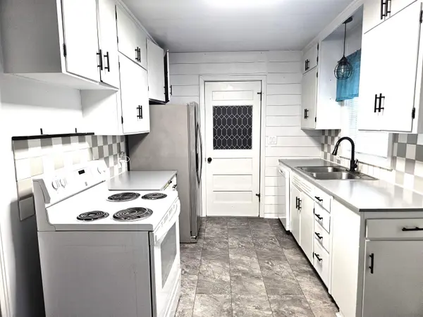 320 McCabe St, Winfield, KS 67156