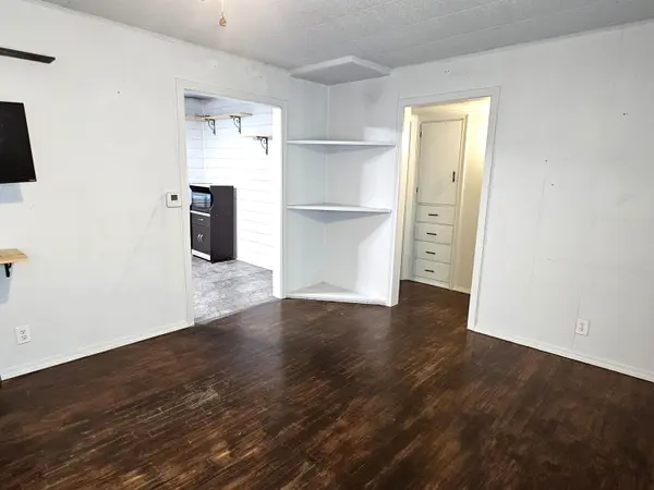 320 McCabe St, Winfield, KS 67156