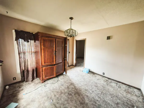 320 Center, Salina, KS 67401