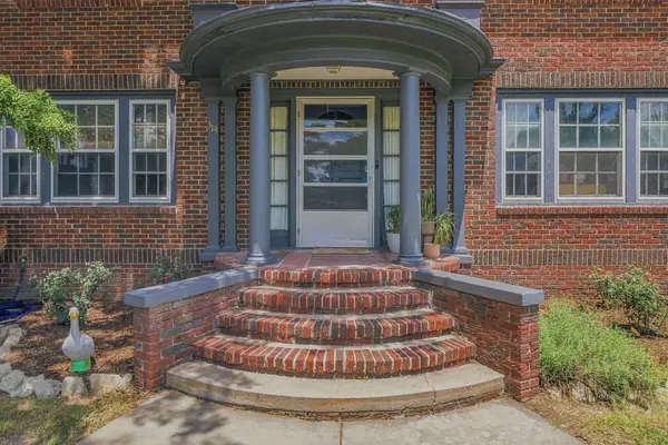 314 E 2nd St, Newton, KS 67114