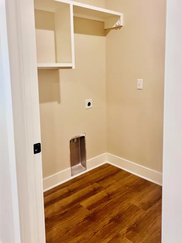 3833 S Bluelake Ct, Wichita, KS 67215