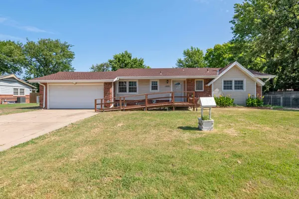 1406 N Lynnhurst Ave, Wichita, KS 67212