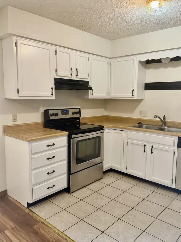 7411 E 18th St, Wichita, KS 67226