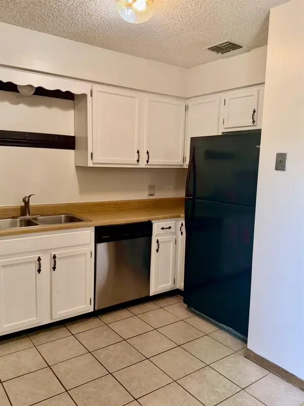 7411 E 18th St, Wichita, KS 67226