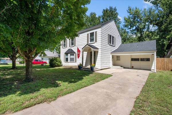 1322 N 4th St, Arkansas City, KS 67005