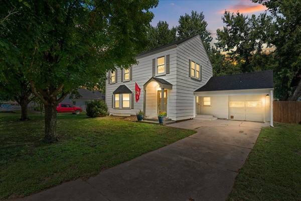 1322 N 4th St, Arkansas City, KS 67005