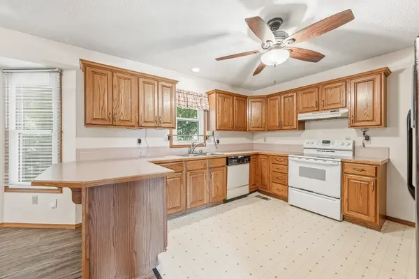 4479 N Edgemoor Ct, Bel Aire, KS 67220