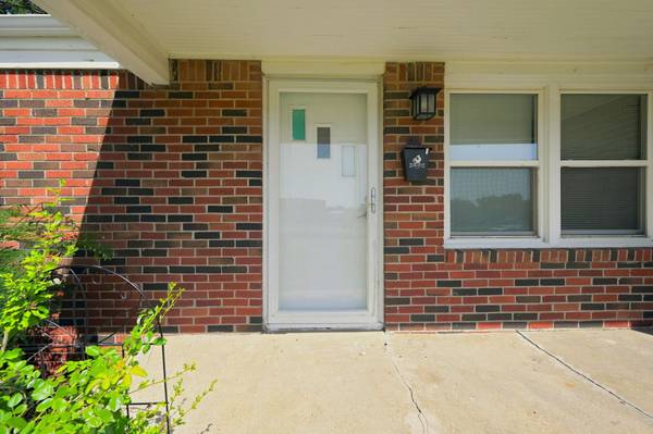 641 S Apache Dr, Wichita, KS 67207