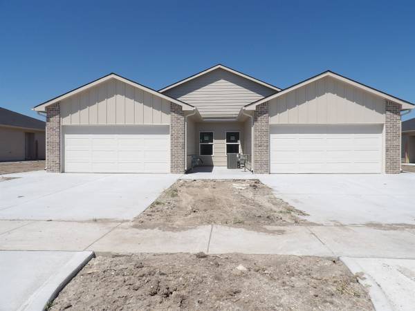 915-917 S Fox Ridge St, Newton, KS 67114