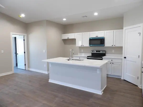921-923 S Fox Ridge St, Newton, KS 67114