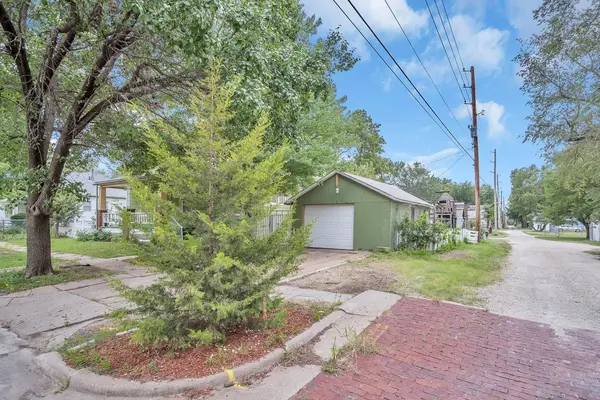 107 SW 3rd, Newton, KS 67114