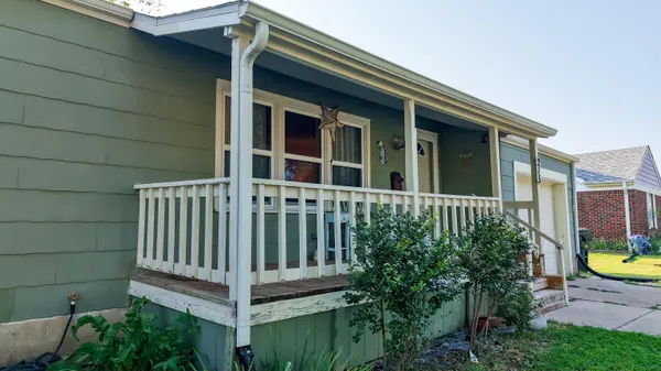 215 Spruce, Halstead, KS 67056
