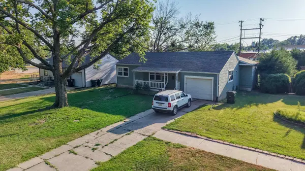 215 Spruce, Halstead, KS 67056