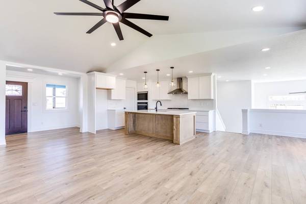 464 S Stoney Creek St, Clearwater, KS 67026