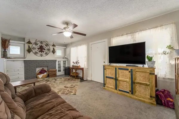 661 N Estelle Ave, Wichita, KS 67214-4636
