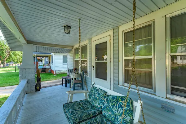 661 N Estelle Ave, Wichita, KS 67214-4636