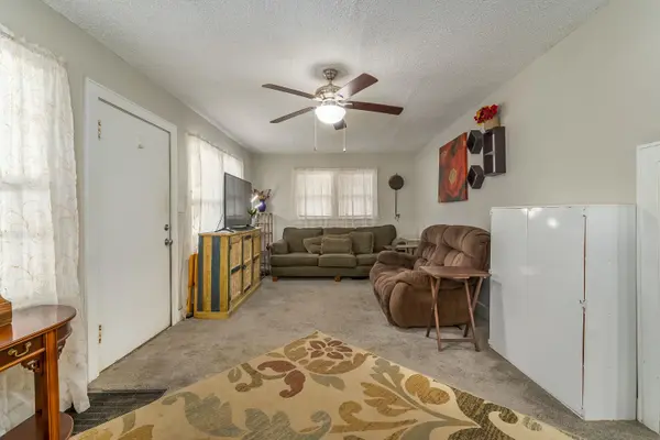 661 N Estelle Ave, Wichita, KS 67214-4636