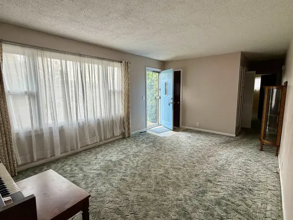 1602 Hickory, Salina, KS 67401