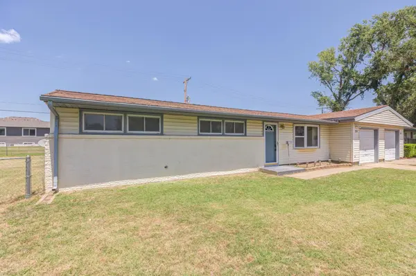 154 Hoover Ct, Salina, KS 67401