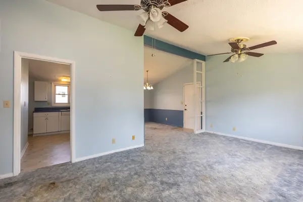 154 Hoover Ct, Salina, KS 67401