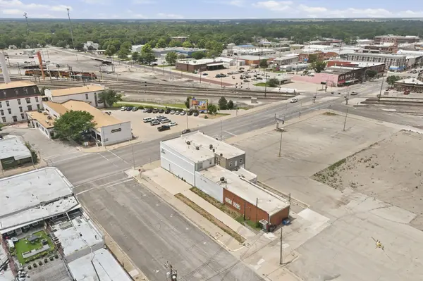 302 N Main St, Newton, KS 67114