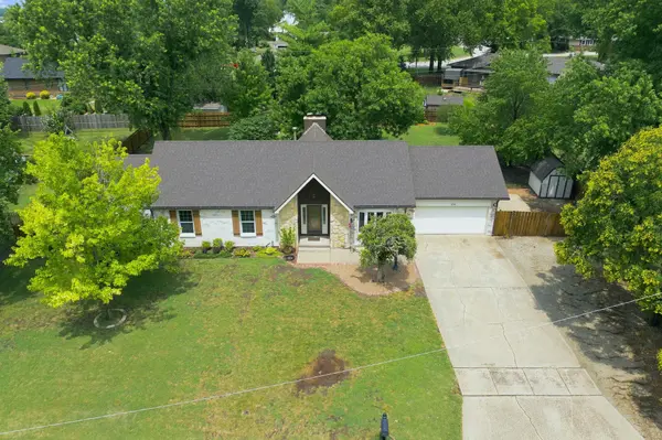 608 E Meadow Rd, El Dorado, KS 67042