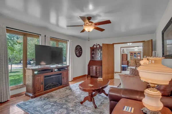 3 Sycamore Ct, Newton, KS 67114