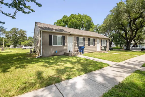 827-829 S Terrace Dr, Wichita, KS 67218