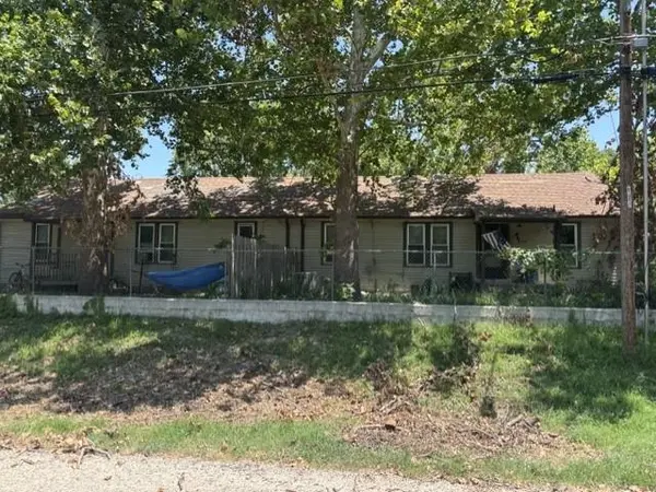 1844-1908 N 5th St, Salina, KS 67401