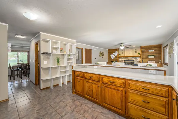 925 S Honeybrook Ln, Derby, KS 67037-3621