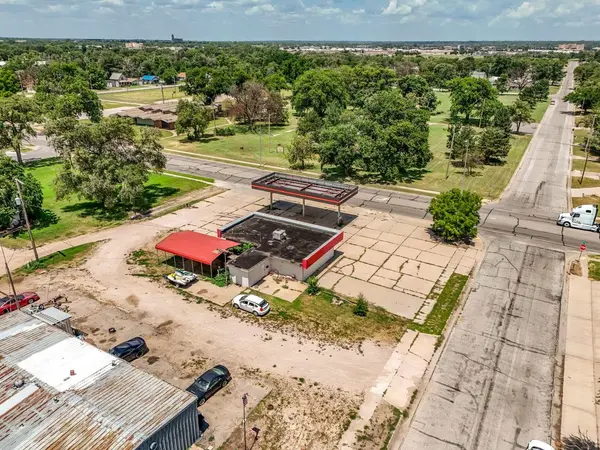 2021 E 4th St., Hutchinson, KS 67501