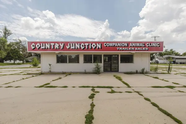 2021 E 4th St., Hutchinson, KS 67501