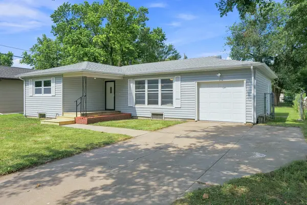 833 N McComas Ave, Wichita, KS 67203