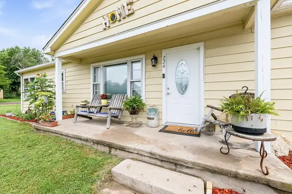 224 W Poplar, Arkansas City, KS 67005