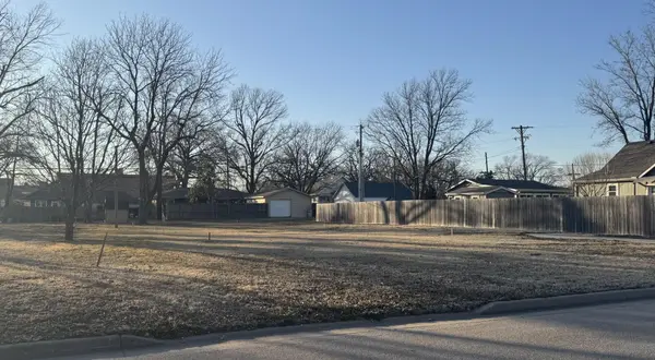 923 N Lincoln St, Belle Plaine, KS 67013