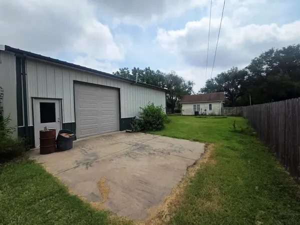 1420 E 9th, Newton, KS 67114