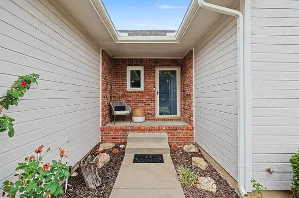 4260 N Rushwood Ct, Bel Aire, KS 67226-1462