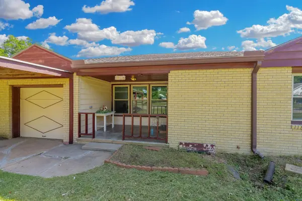 816 N Lincoln, Belle Plaine, KS 67013