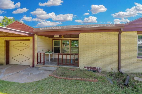 816 N Lincoln, Belle Plaine, KS 67013
